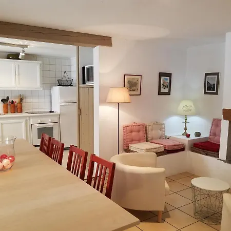 Chateau La Villatade 4*