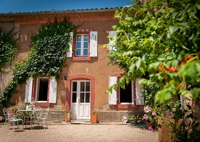 Chateau La Villatade 4*