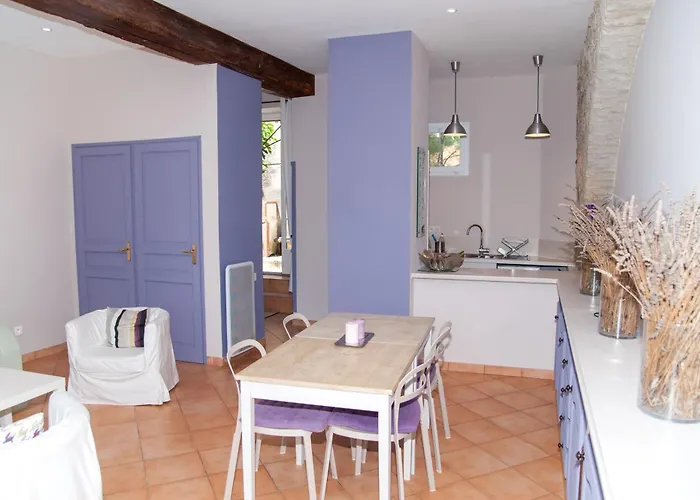 Chateau La Villatade 4*